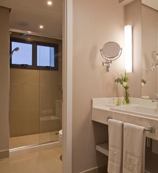 غرفة عائلية, NH Curitiba The Five