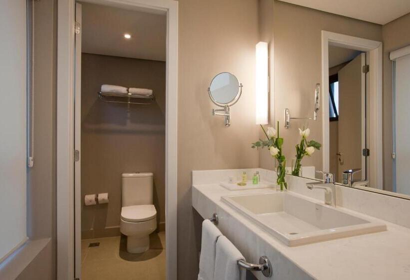 غرفة ديلوكس مزودة بشرفة, NH Curitiba The Five