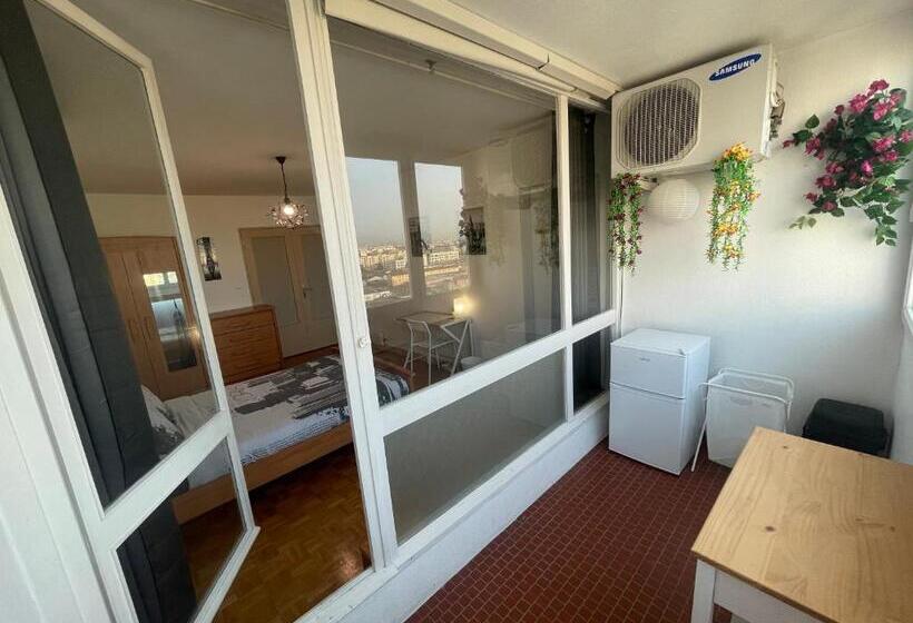 חדר דלוקס עם מרפסת, Chambre Privée En Colocation Villeurbanne Métro Bonnevay