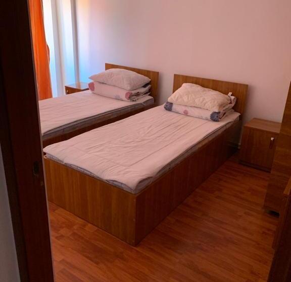 Номер Стандарт, Modern / Imobiliare Garcea Titu