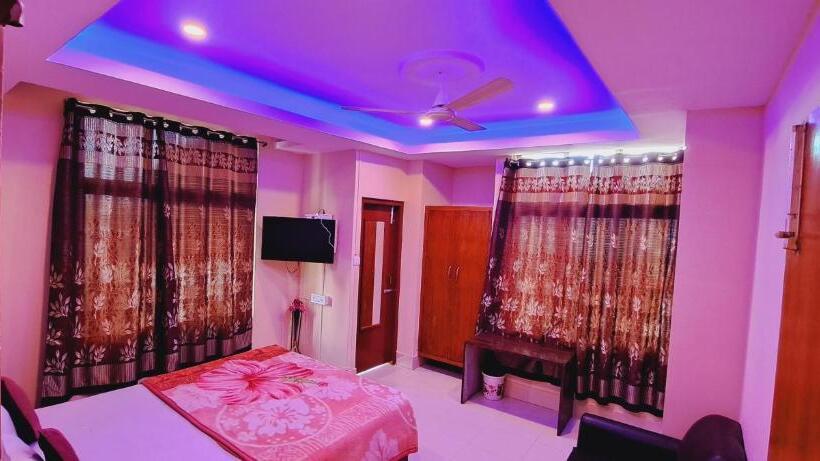 Номер Deluxe с Балконом, Shillong Guest House