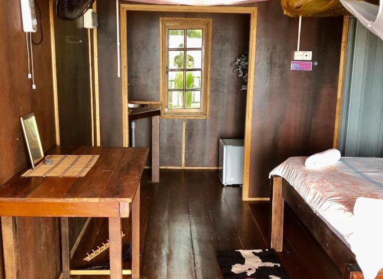 Номер Стандарт с Балконом, Beachfront Hut Downstairs Astra   Beach Shack Chalet