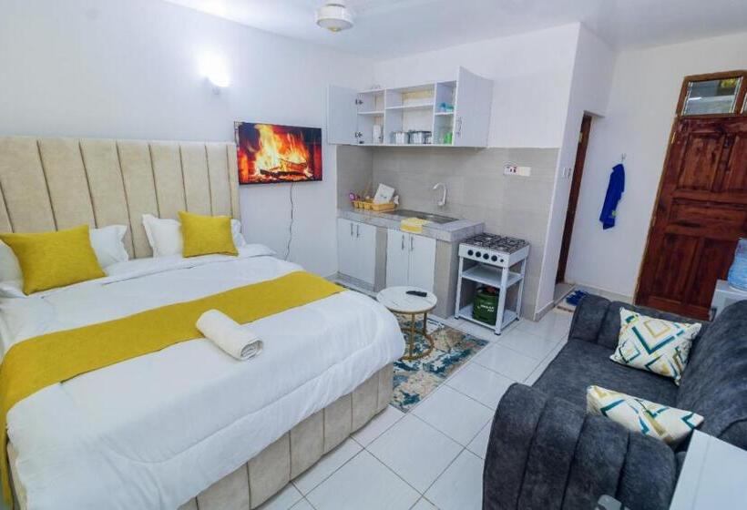 استودیو خانوادگی, Studio Airbnb Apartment, In Bamburi Mwembeni, Mombasa