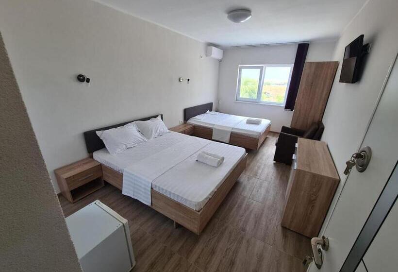 سوییت خانوادگی, Pensiunea Casa Albă