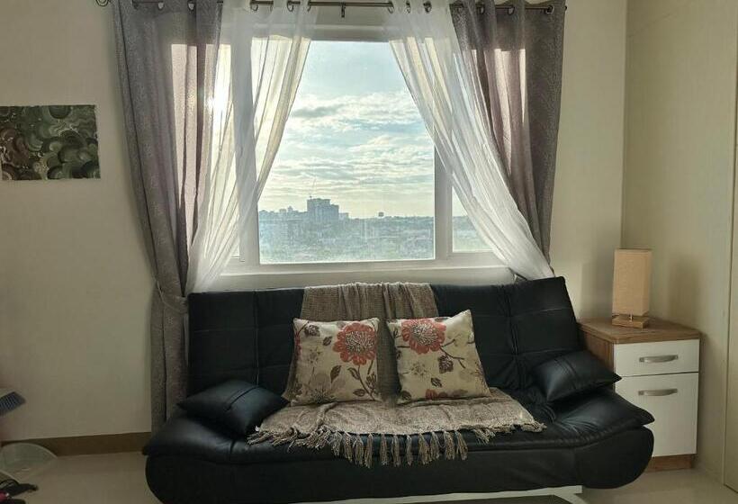 Апартаменты 2 Спальни, Bright & Breezy 2 Br Unit With Balcony