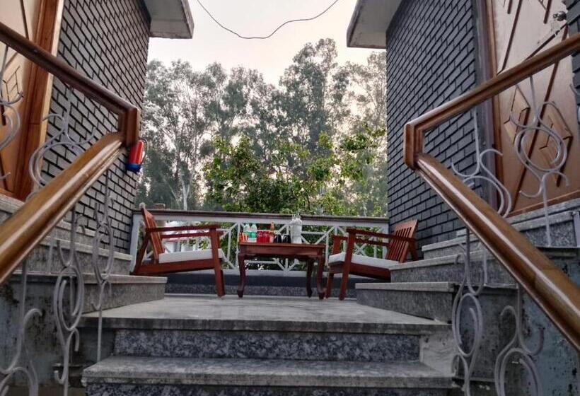 패밀리 스위트, The Farmerian Resort