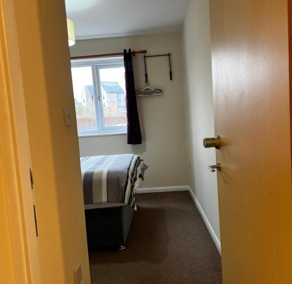 Номер Стандарт, Crownford Guesthouse   Close To Hanley Centre And University