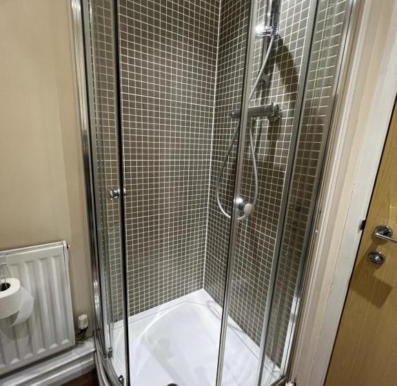 Номер Стандарт, Crownford Guesthouse   Close To Hanley Centre And University