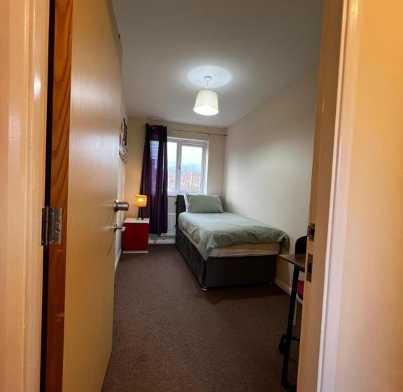 Номер Стандарт Индивидуальный, Crownford Guesthouse   Close To Hanley Centre And University