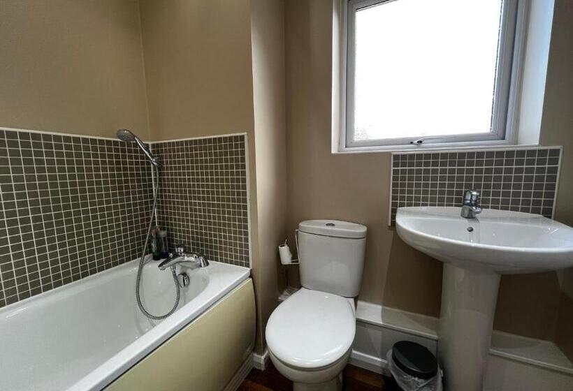 Номер Стандарт Индивидуальный, Crownford Guesthouse   Close To Hanley Centre And University