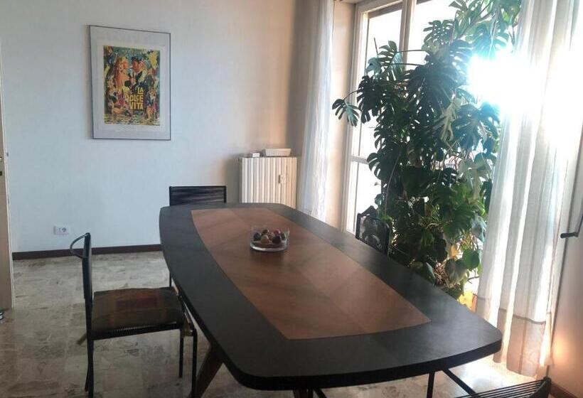 غرفة قياسية فردية, Casabella