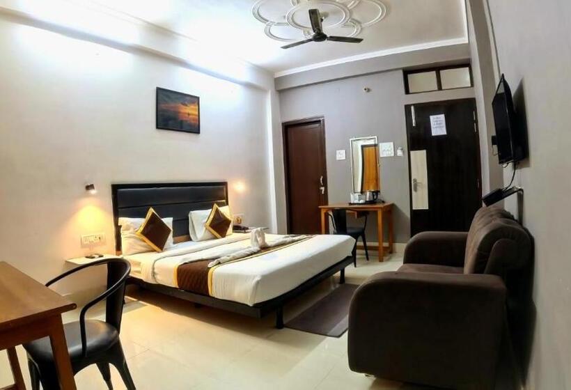 Номер Deluxe с Балконом, Holidayy Inn