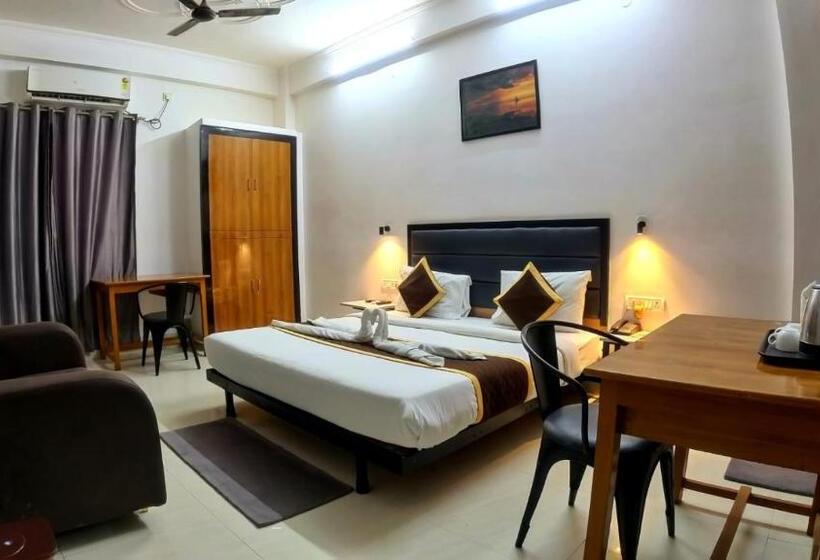 Четырехместный Номер Deluxe, Holidayy Inn