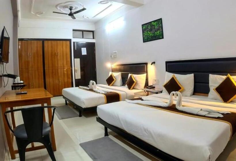 Четырехместный Номер Deluxe, Holidayy Inn