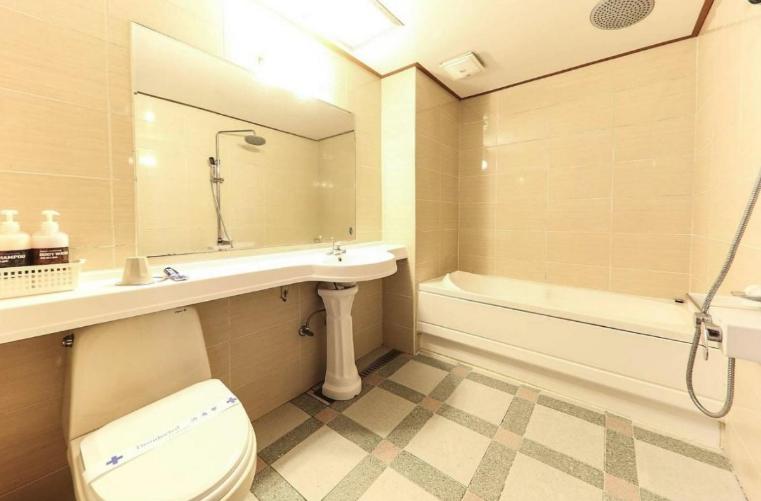 חדר סטנדרט, Cf Motel