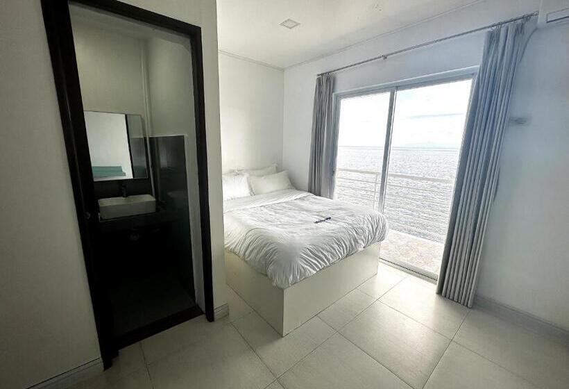 Номер Стандарт Вид на Море с Балконом, Luckytito Anilao Resort