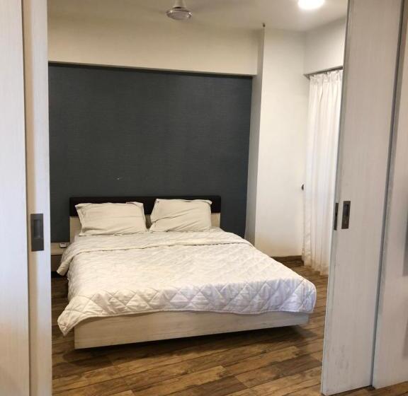 带阳台的豪华间, Rajhans Belliza 2bhk Flats