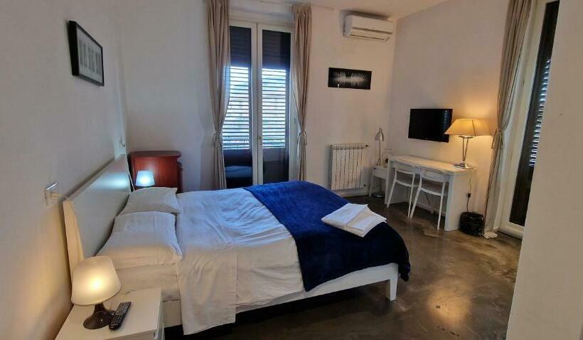 سوئیت با بالکن, Palermo Rooms