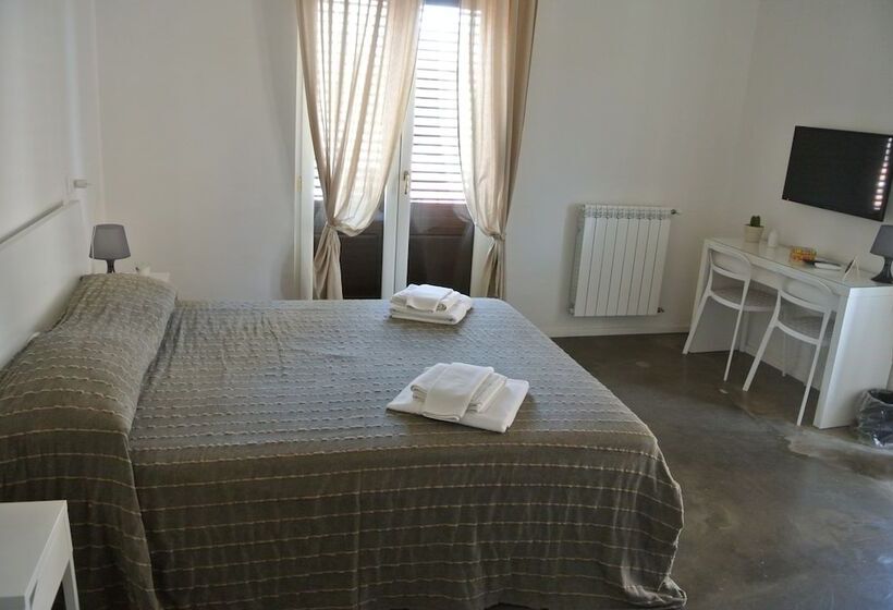 سوئیت با بالکن, Palermo Rooms