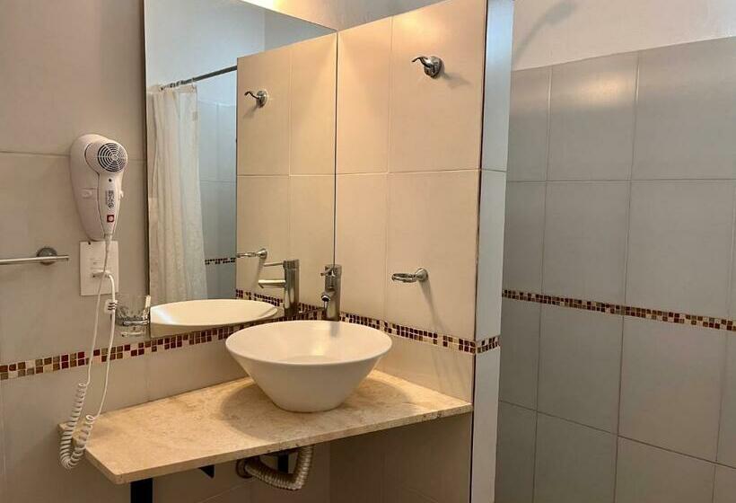 اتاق استاندارد چهار تخته, Lobato