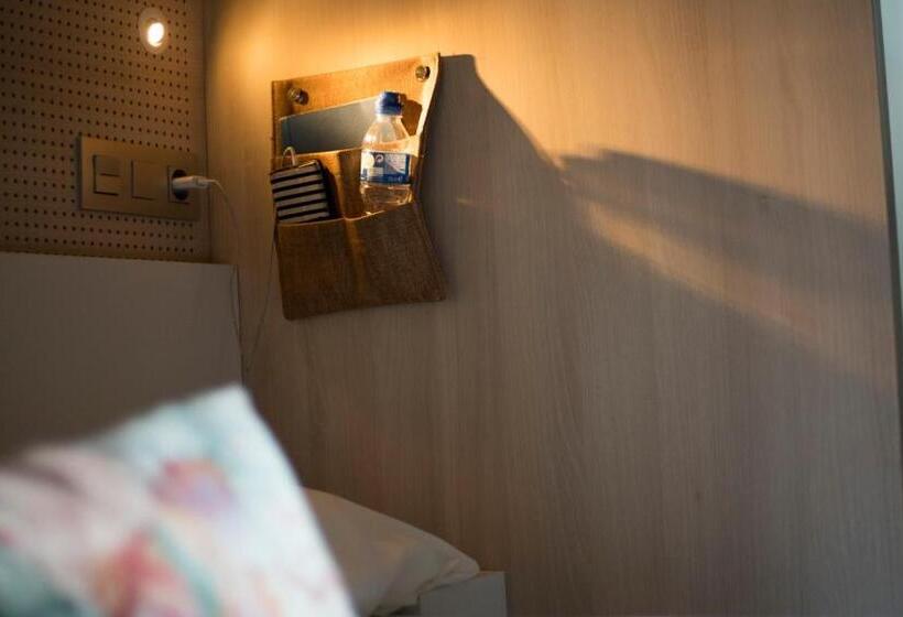 공동 객실, Koisi Hostel