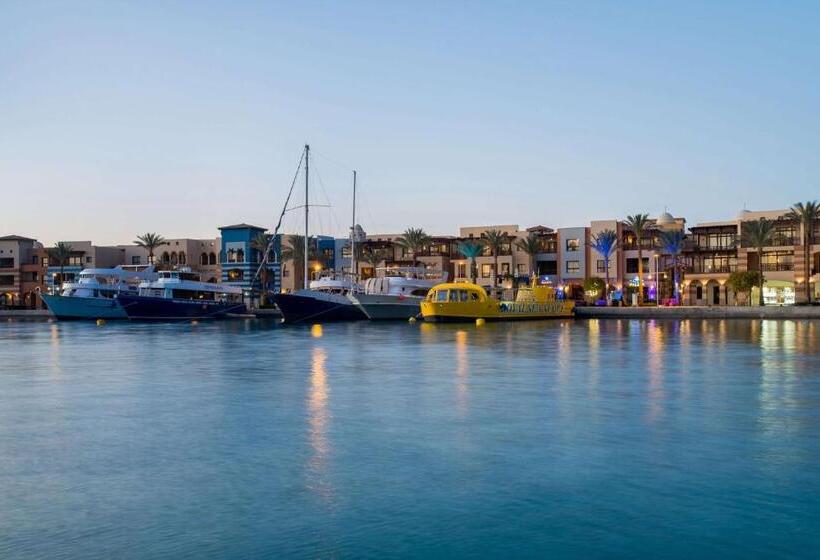 سوئیت جونیور با چشم‌انداز, Marina Resort Port Ghalib, A Member Of Radisson Individuals