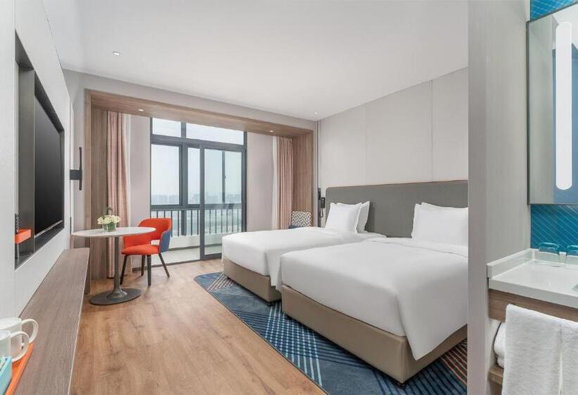 标准间带阳台, Holiday Inn Express Xiamen Jimei New Town By Ihg