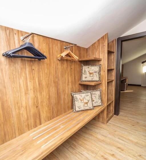 اتاق سوپریور با چشم‌انداز کوهستان, Hotiday Chalet Sestriere Vialattea
