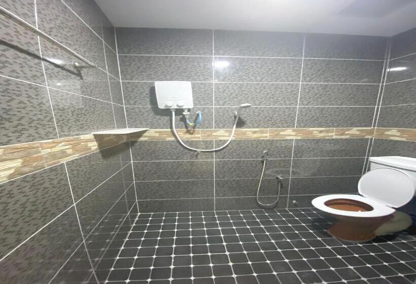 Номер Стандарт Трехместный, Oyo Home 90904 Ray Yan Guesthouse