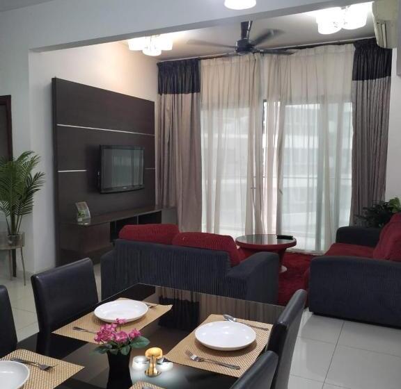 آپارتمان 1 خوابه با چشم‌انداز استخر, Cam 2br Regalia