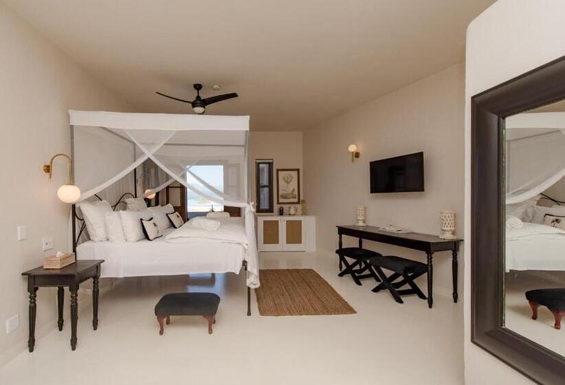 Люкс с Балконом, The Ivory Haus