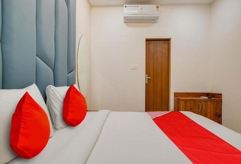 トリプルクラシックルーム, Oyo Hotel Bliss Stay