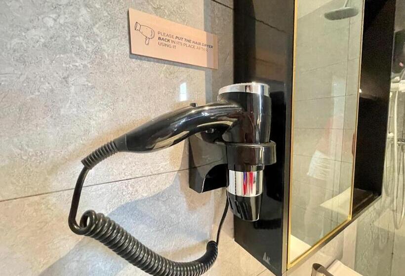 اتاق لوکس چهار تخته, Brynton At Centrum