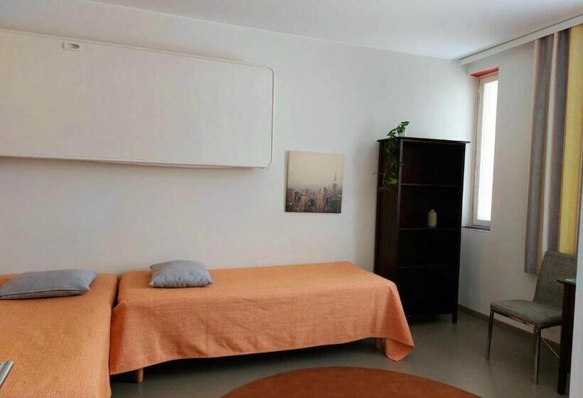 اتاق استاندارد سه تخته با سرویس بهداشتی مشترک, Hostel Teopolis
