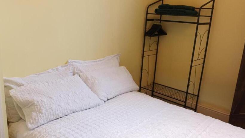 Номер Стандарт, Room With Luxury Private Bathroom & Independent Entrance, Near Tube