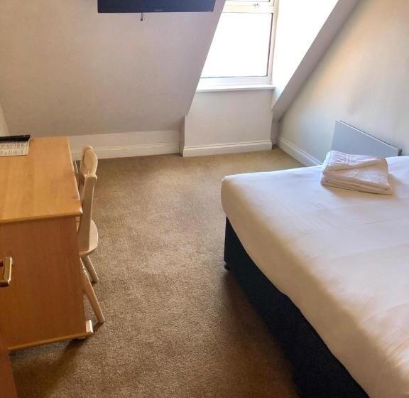 استودیوی استاندارد, Reading Budget Apartments