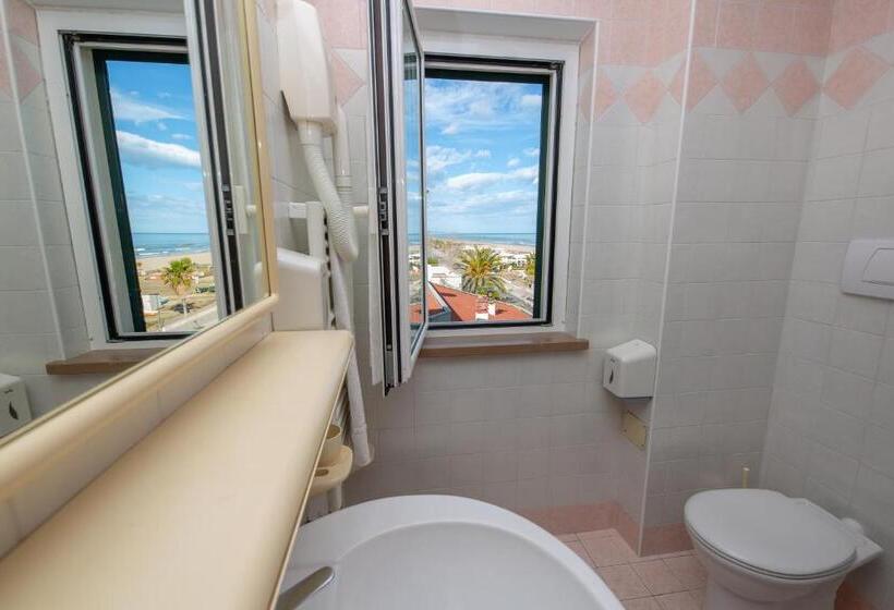 غرفة قياسية ثلاثية, Roma Sul Mare