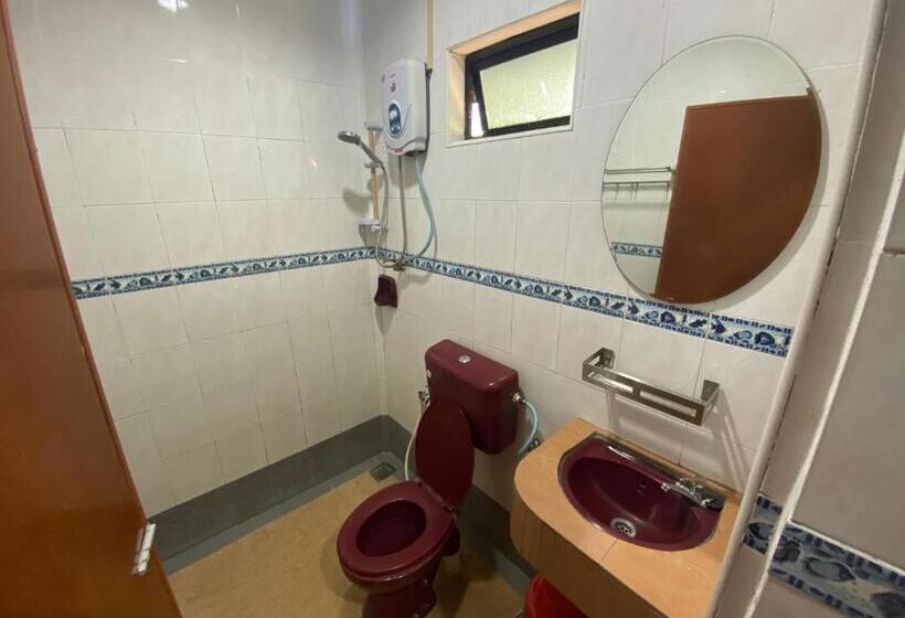 Номер Стандарт, Nazri S Place 2
