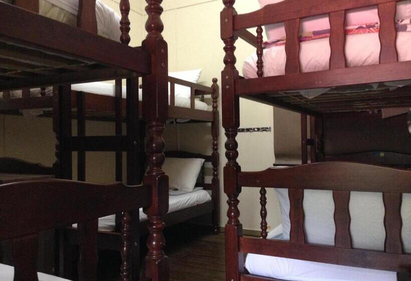 Семейный Номер, Country View Inn