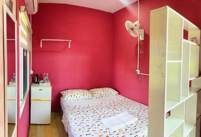 Номер Deluxe, Merdeka Guest House 2