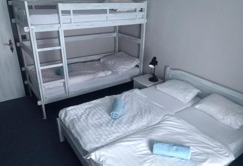 Номер Стандарт Четырехместный Совместный Санузел, Alpenhotel Steirerhof