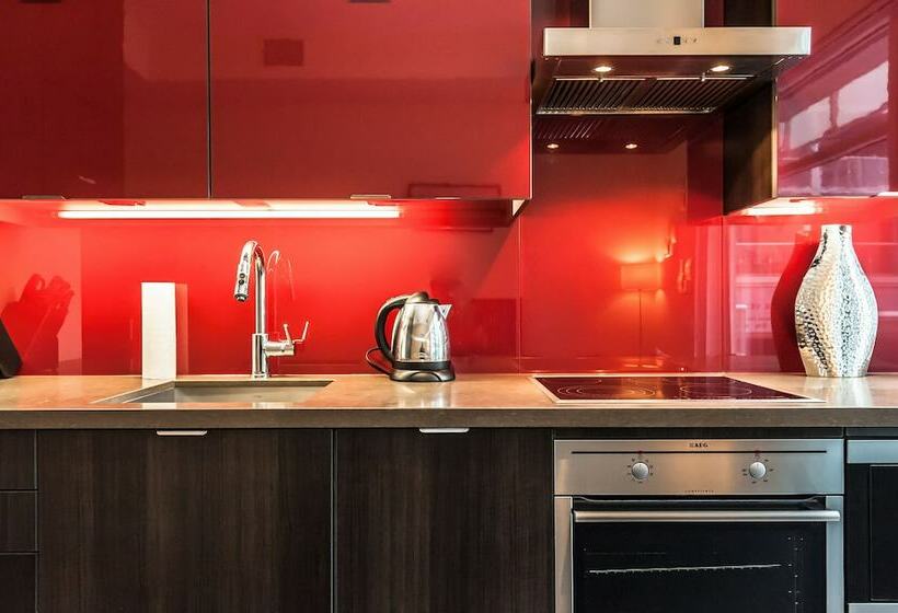 سوییت اجرایی, Life Suites Loft  Cn Tower