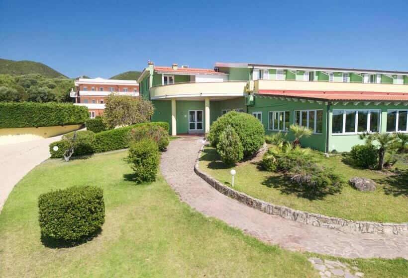 Полулюкс, Lu  Hotel Porto Pino