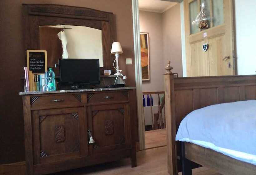 Номер Deluxe, Chez Mémère