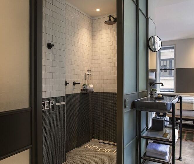 标准间, Moxy Nyc Times Square