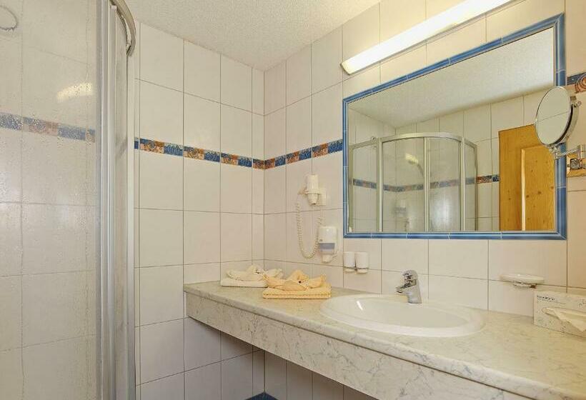 غرفة قياسية ثلاثية مزودة بشرفة, Ländenhof Superior