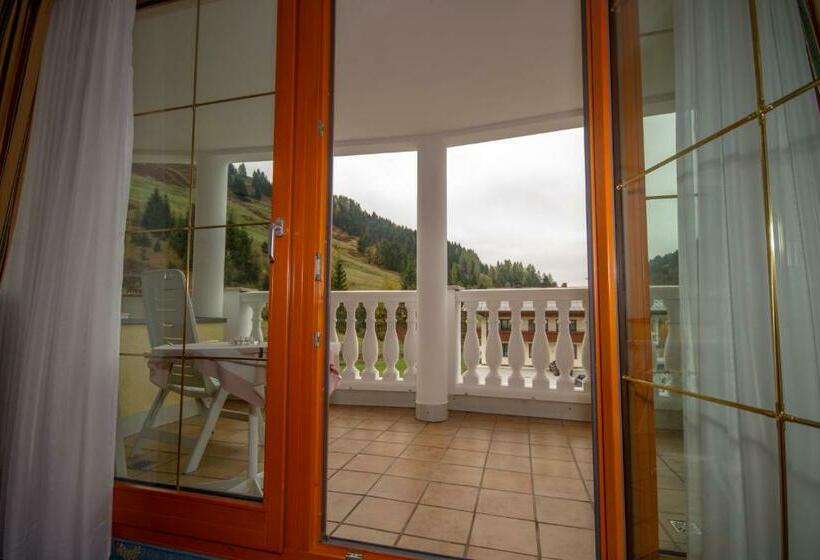 Люкс с Балконом, Berg & Spa Hotel Urslauerhof