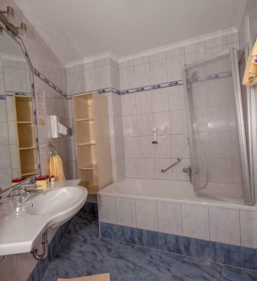 Полулюкс с Балконом, Berg & Spa Hotel Urslauerhof