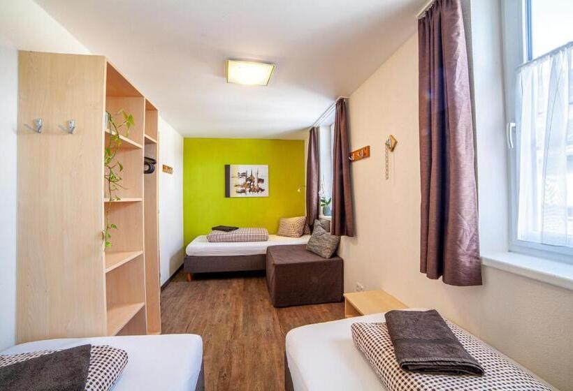 Трехместный Номер Стандарт Совместная Ванная, Rutsche Hostel