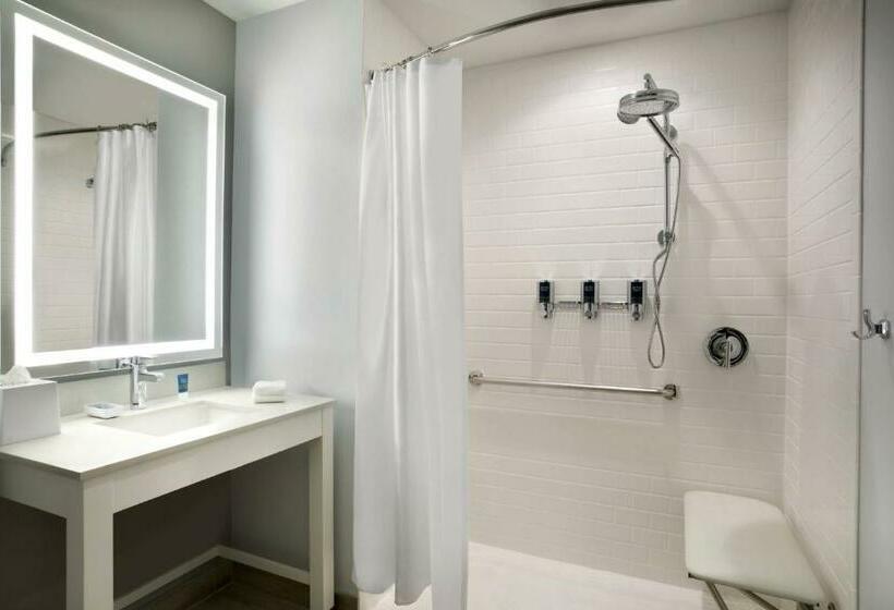 带大床的标准间, Four Points By Sheraton Miami Airport